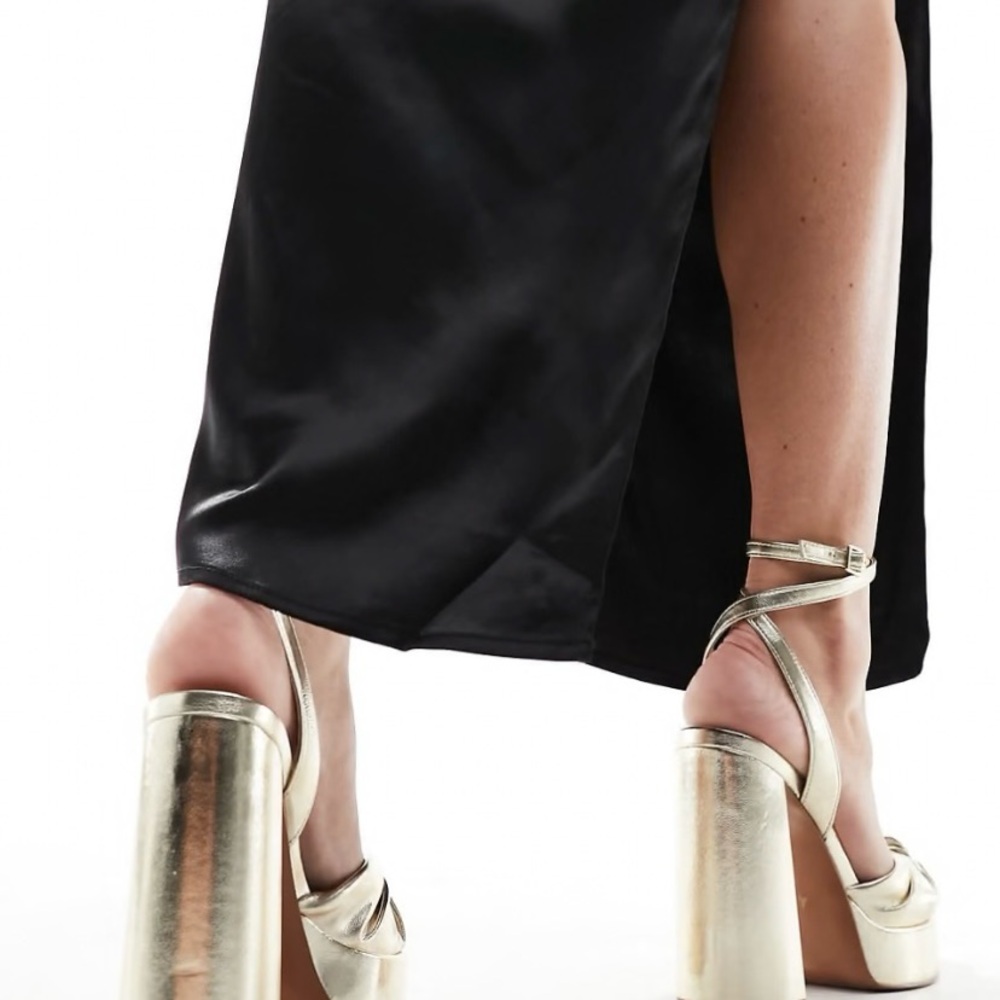 ASOS DESIGN Wide Fit Nikita knotted platform heeled sandals in gold- Size 9 - Picture 2 of 13